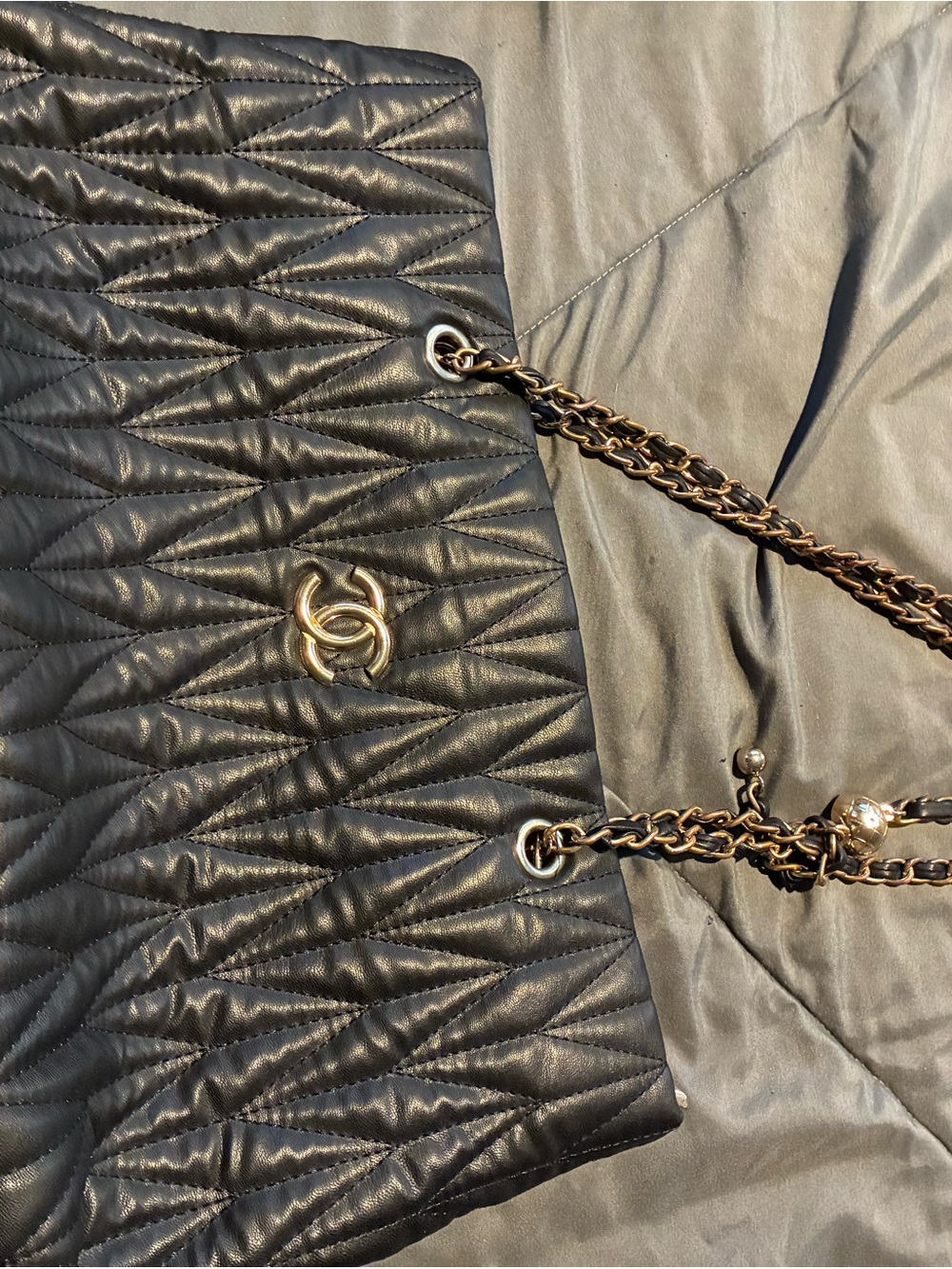 CHANEL Black Quilted Shoulder Bag with Gold-Tone Chain